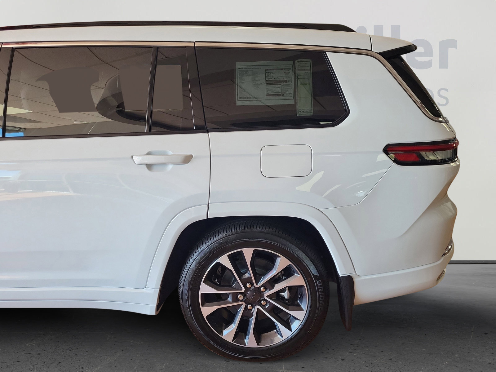 New 2025 Jeep Grand Cherokee L Overland w/ Luxury Tech Group IV image 4