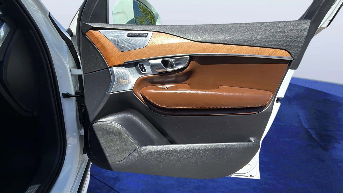 Used 2018 Volvo XC90 T6 Inscription w/ Luxury Package image 21