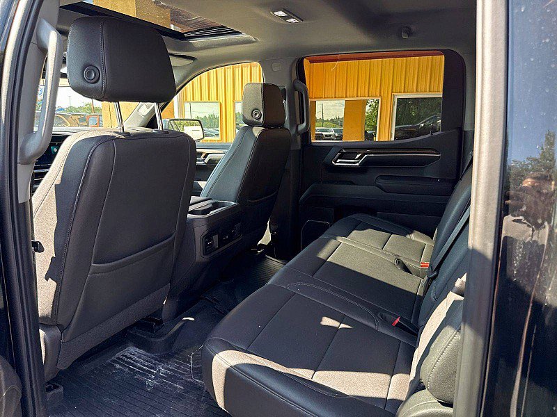 Used 2024 Chevrolet Silverado 1500 LT Trail Boss w/ LT Trail Boss Premium Package AWD/4WD image 16