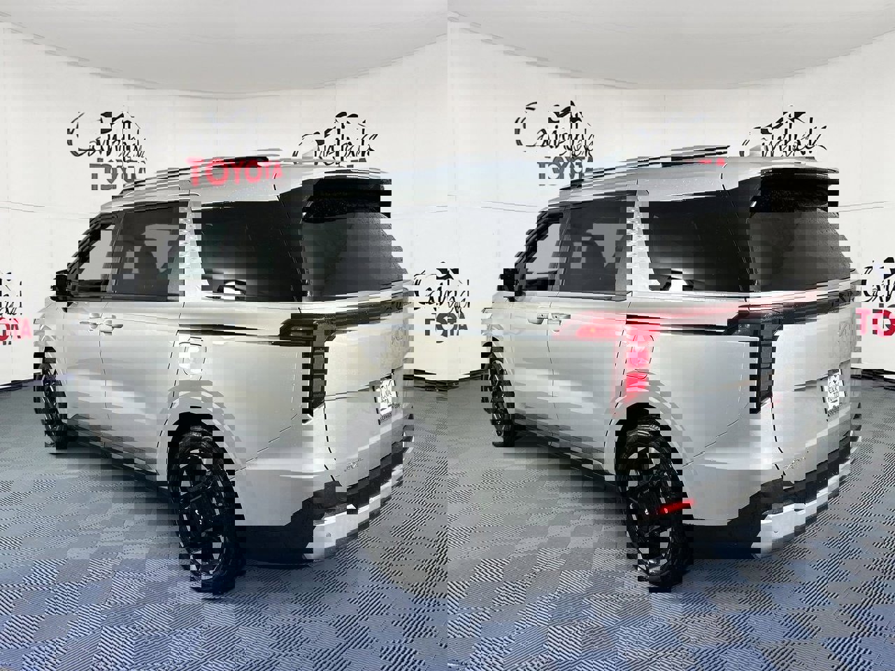 Used 2025 Kia Carnival EX image 5