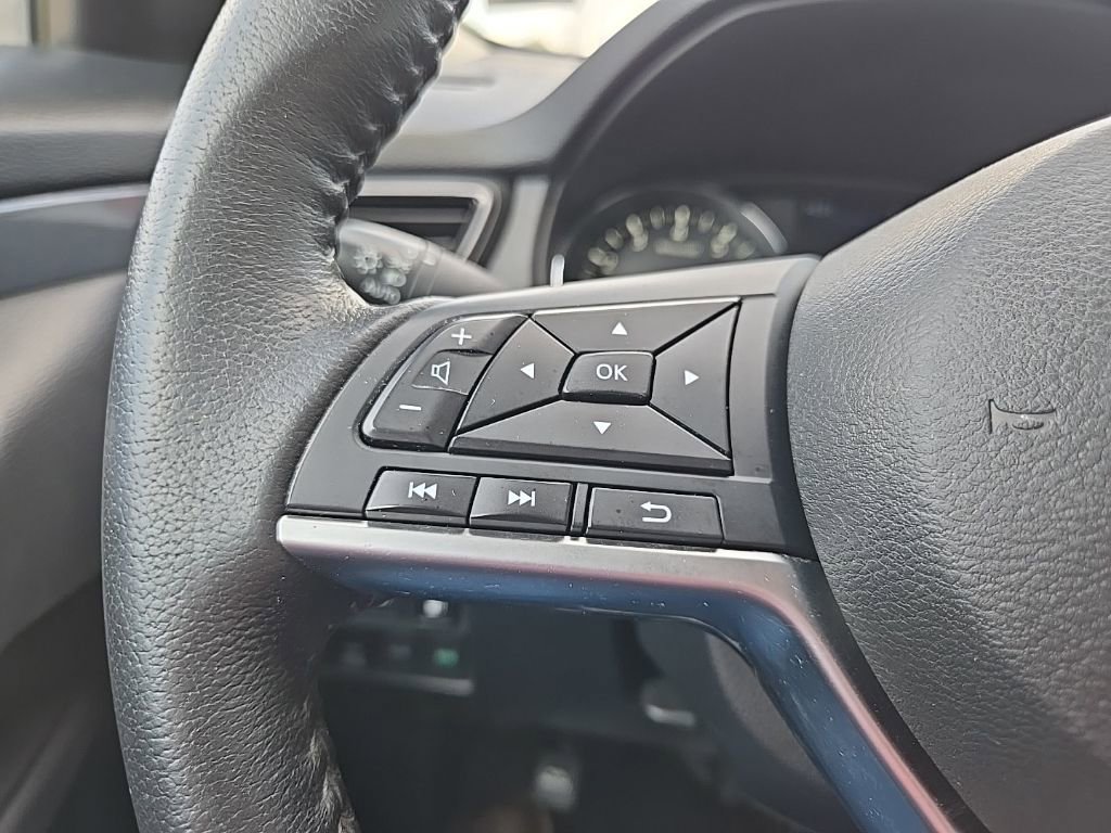 Used 2020 Nissan Rogue SV AWD/4WD image 38