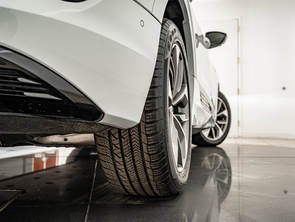 Used 2021 Audi e-tron Premium Plus w/ Premium Plus Package image 43