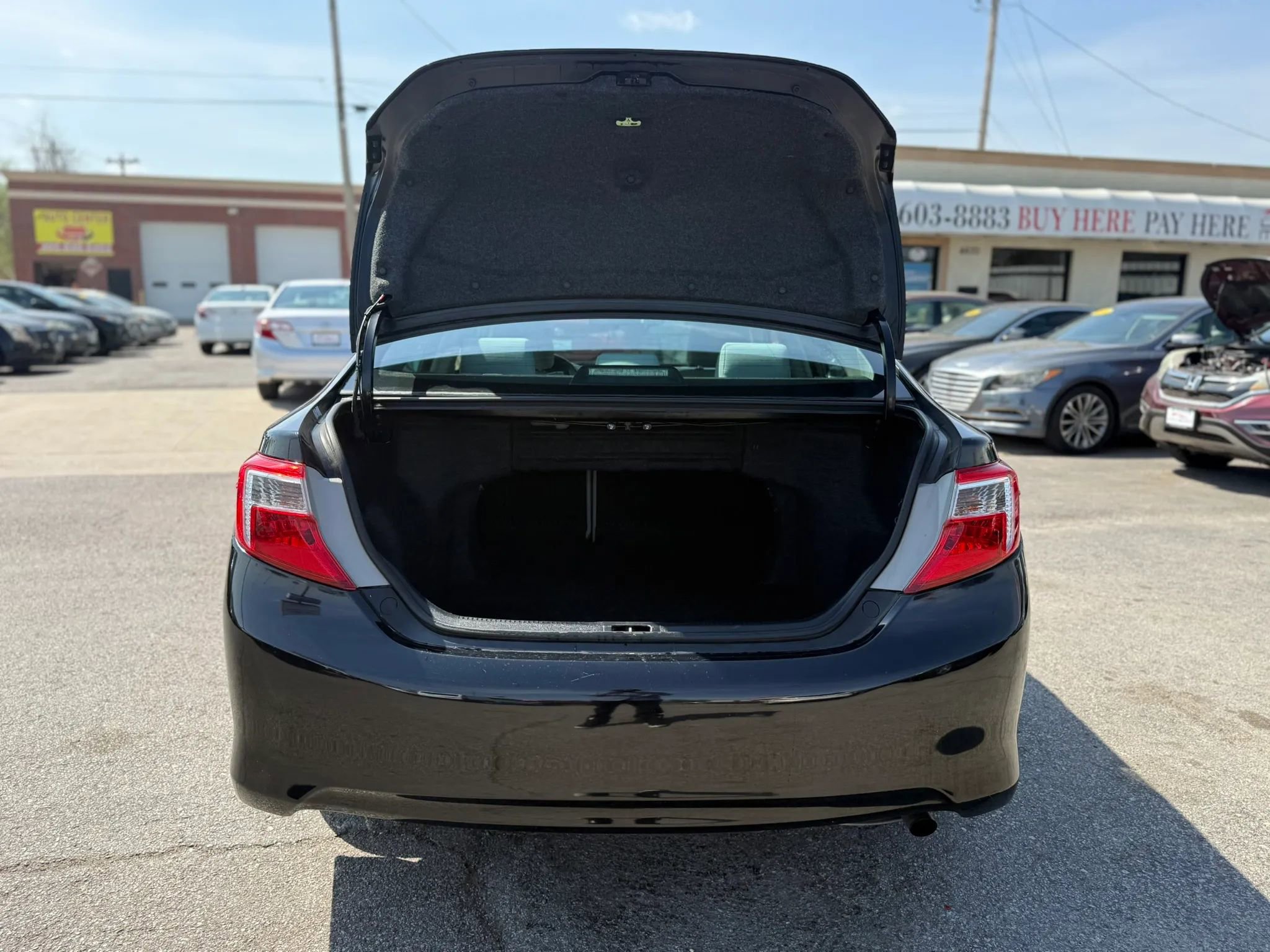 Used 2014 Toyota Camry LE image 30