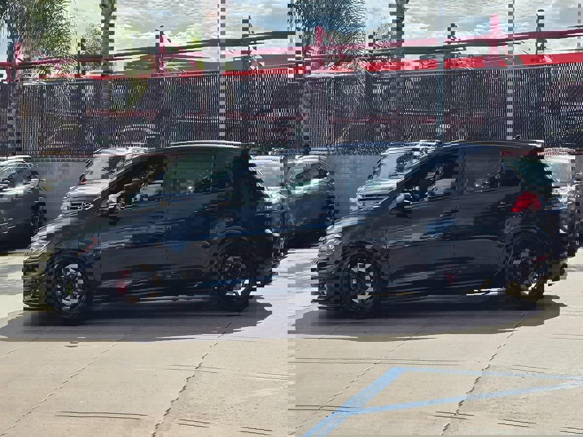 Used 2021 Volkswagen GTI SE image 11