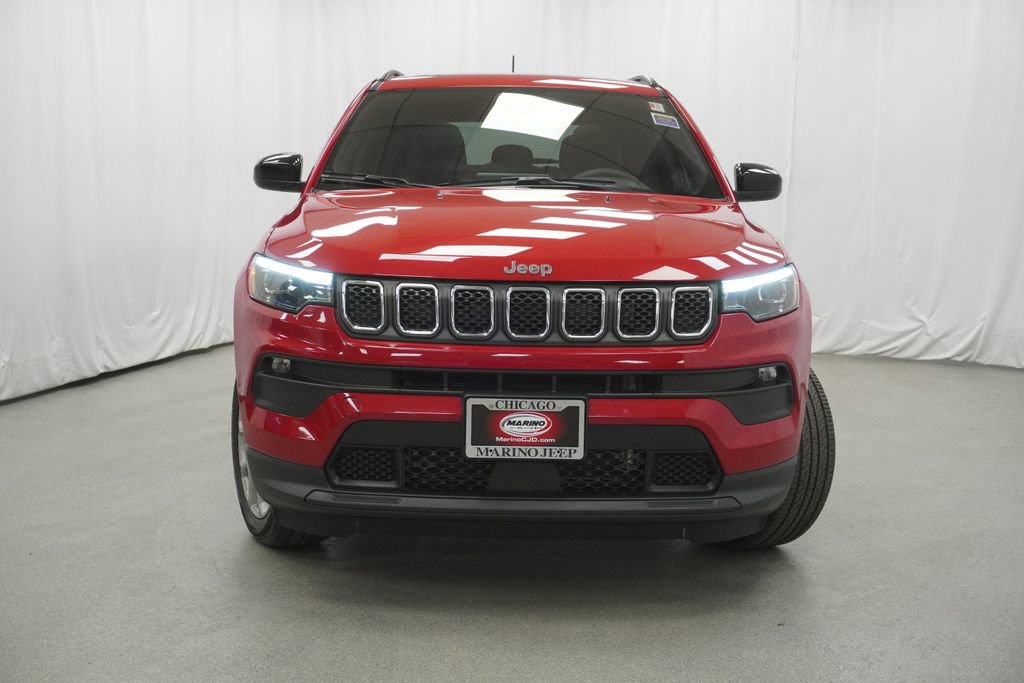 Used 2023 Jeep Compass Latitude w/ Sun and Sound Group AWD/4WD image 8