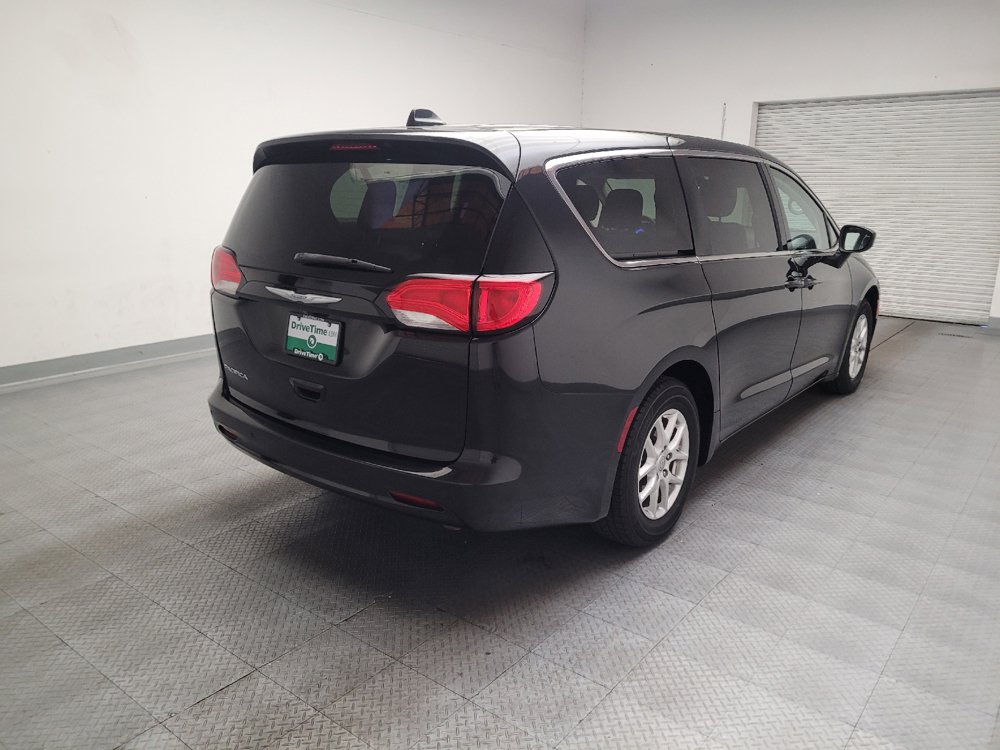 Used 2017 Chrysler Pacifica Touring FWD image 9