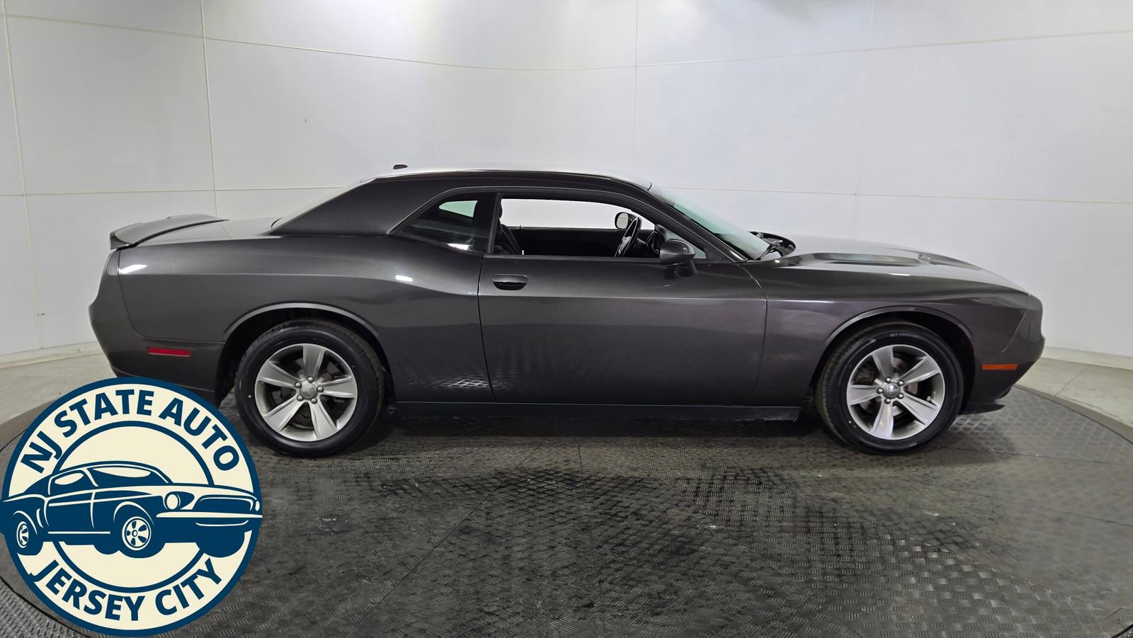 Used 2020 Dodge Challenger SXT RWD image 8