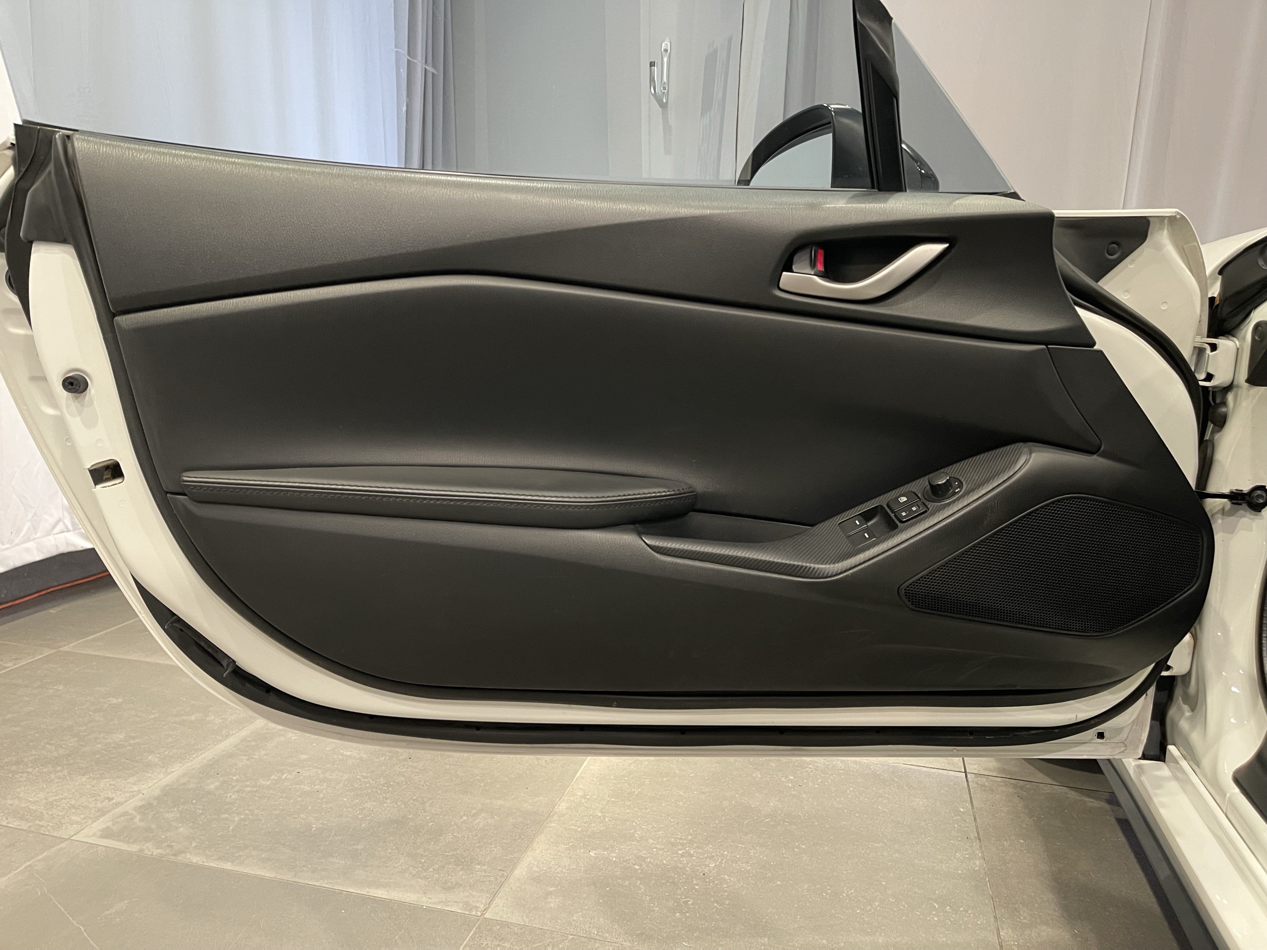 Used 2016 MAZDA MX-5 Miata Sport RWD image 12