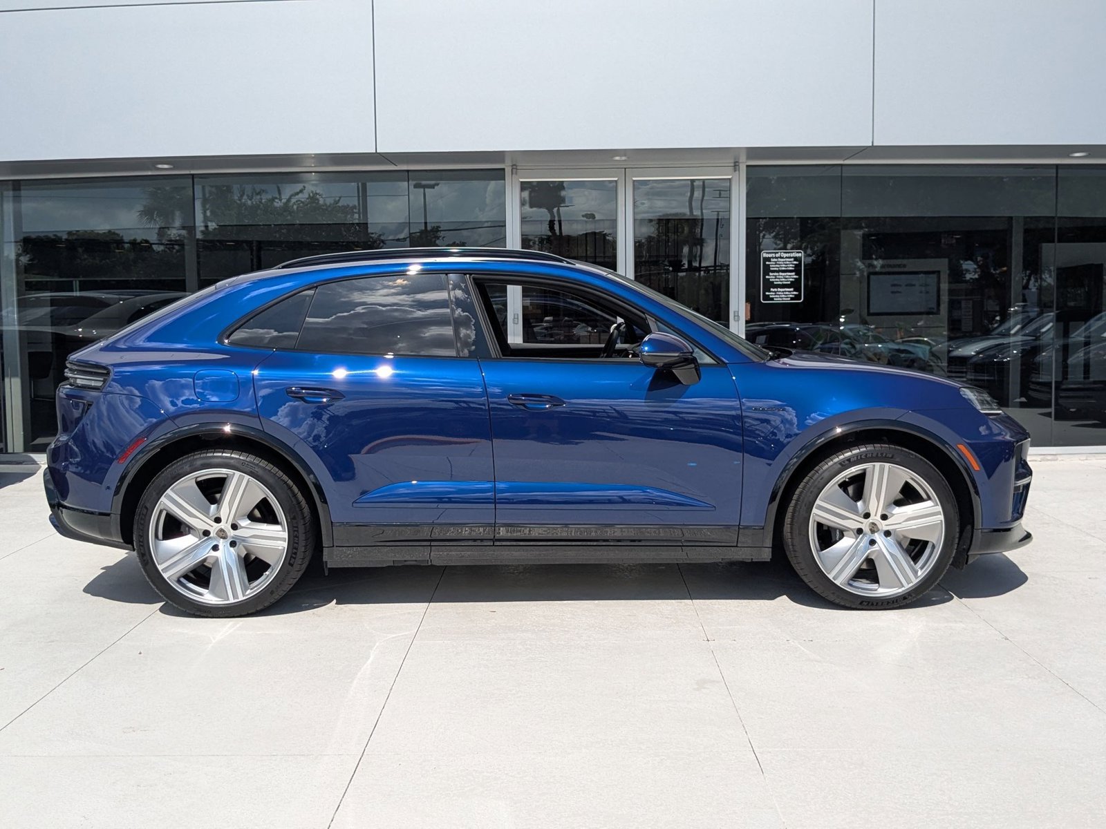 New 2025 Porsche Macan Turbo Electric AWD/4WD image 8