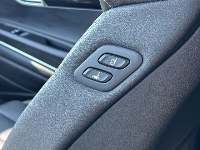 Used 2025 Genesis GV80 2.5T Standard AWD/4WD image 11