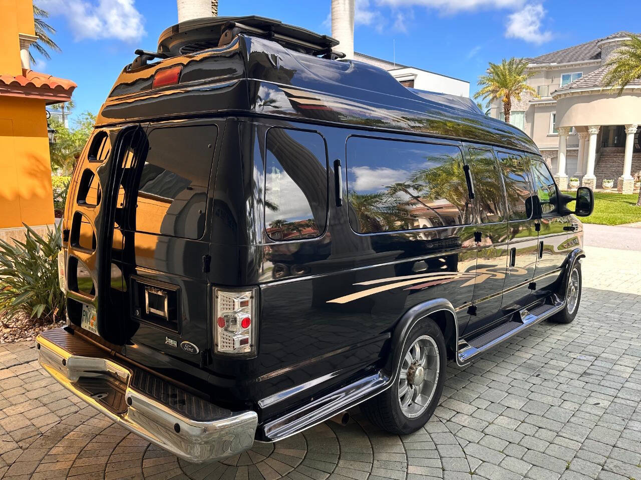 Used 2010 Ford E-350 and Econoline 350 XLT RWD image 26