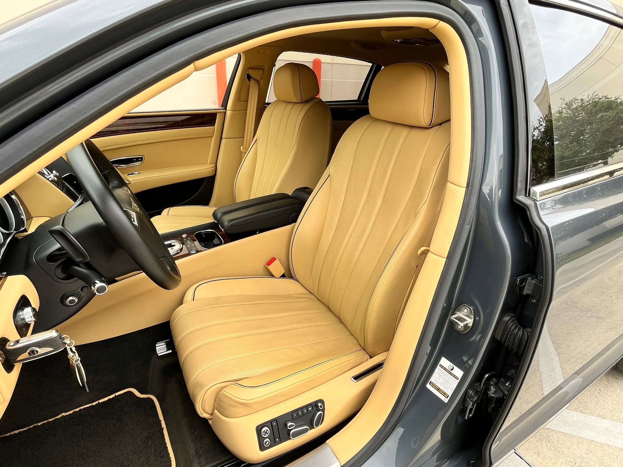 Used 2015 Bentley Flying Spur W12 image 13
