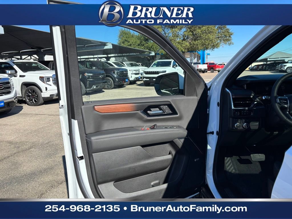 New 2026 GMC Yukon Denali w/ Sun & Power Step Package image 11