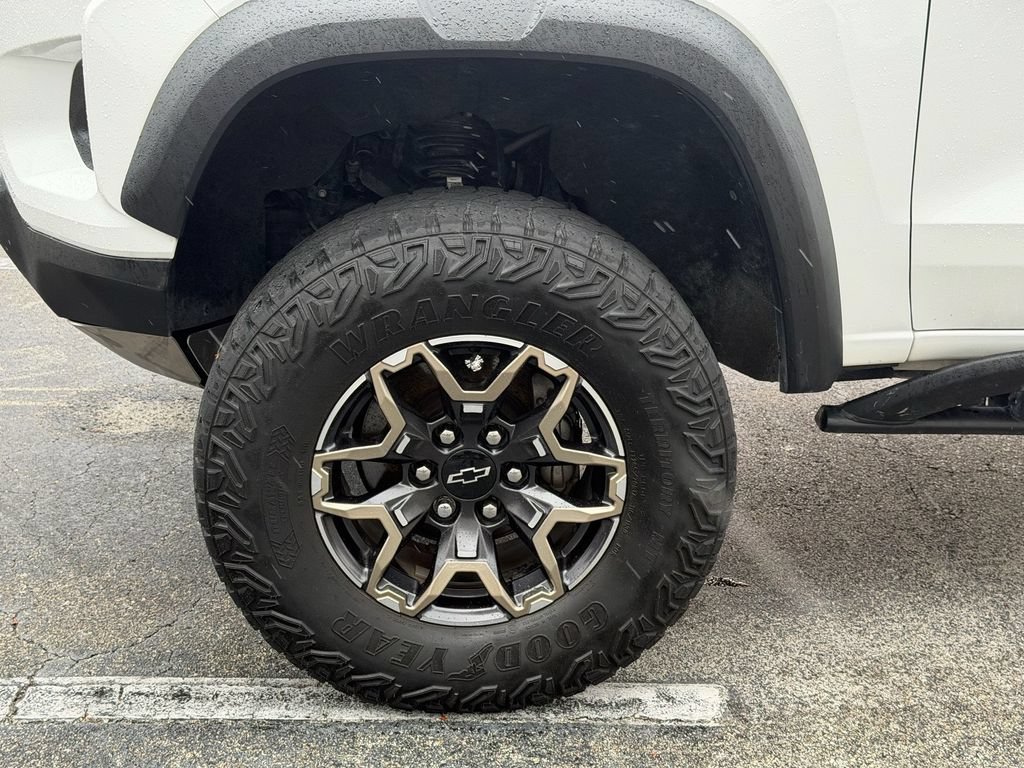 Certified 2024 Chevrolet Colorado ZR2 w/ ZR2 Convenience Package III AWD/4WD image 19