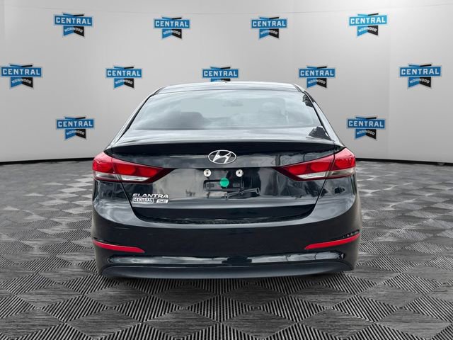Used 2018 Hyundai Elantra SE image 3