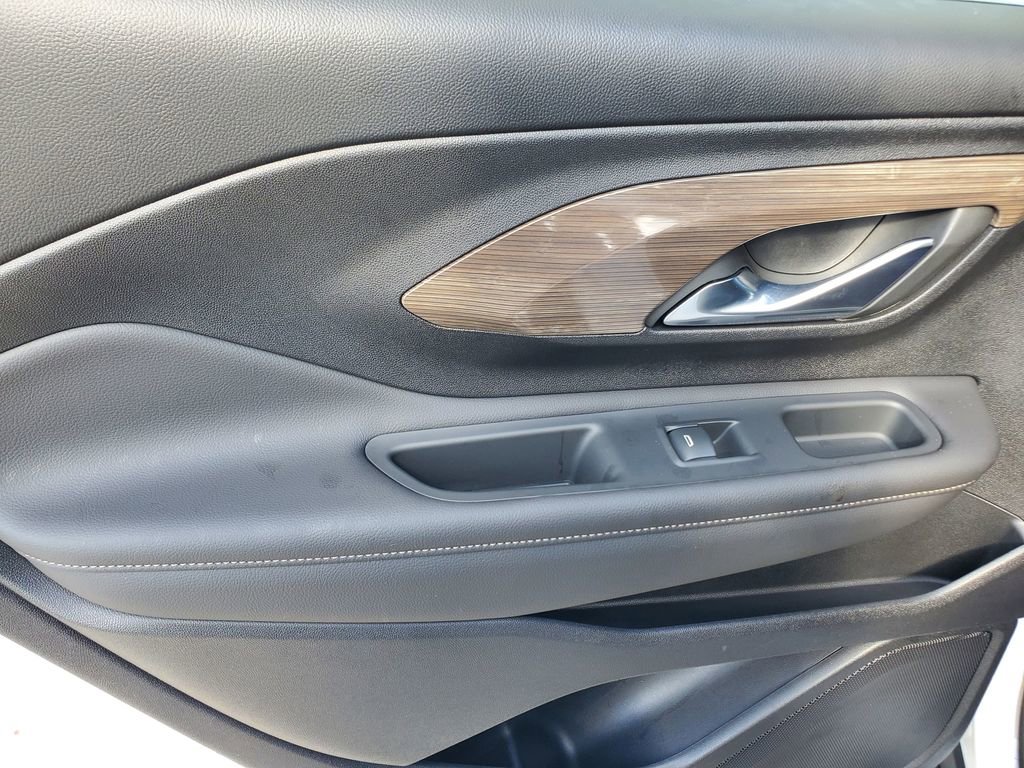 Used 2022 GMC Terrain Denali image 14