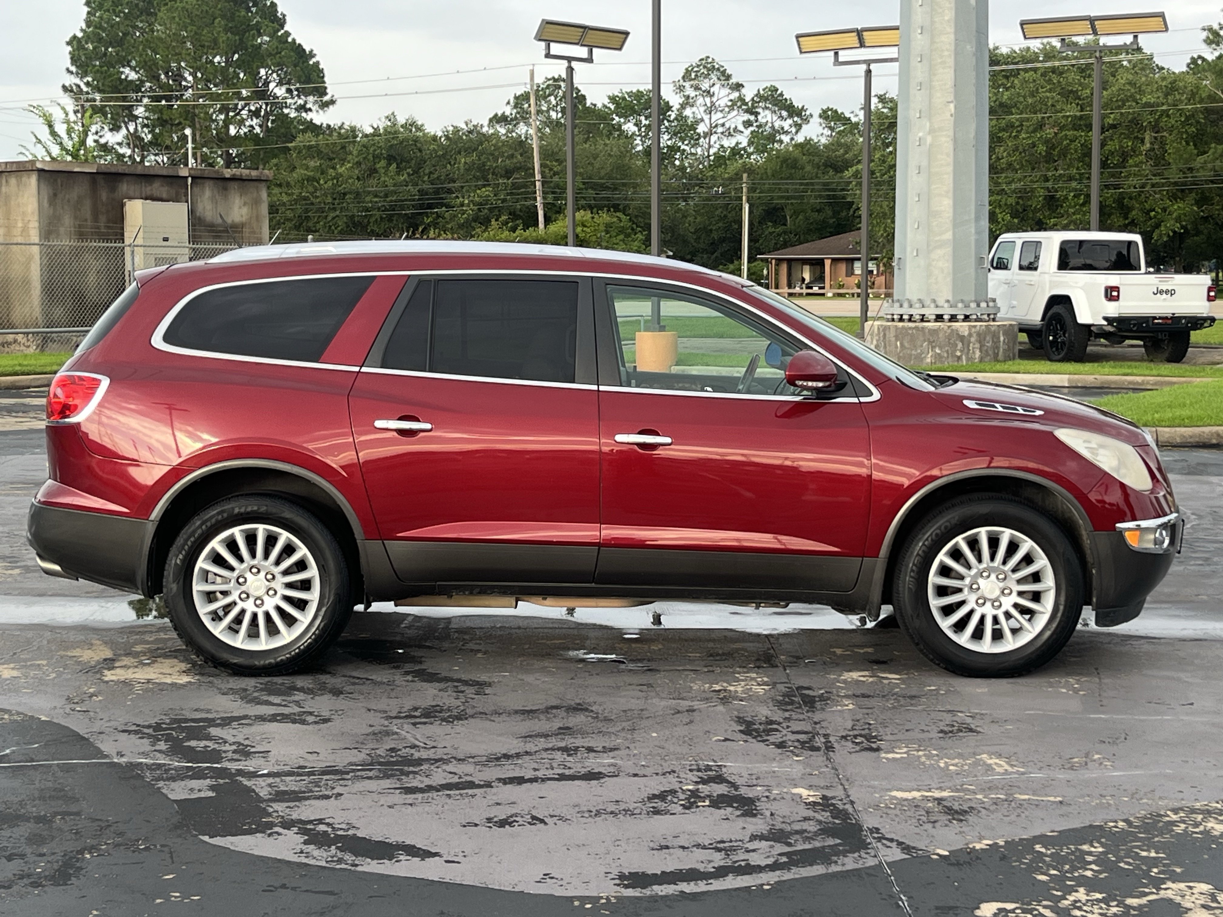 Used 2011 Buick Enclave CXL FWD image 10