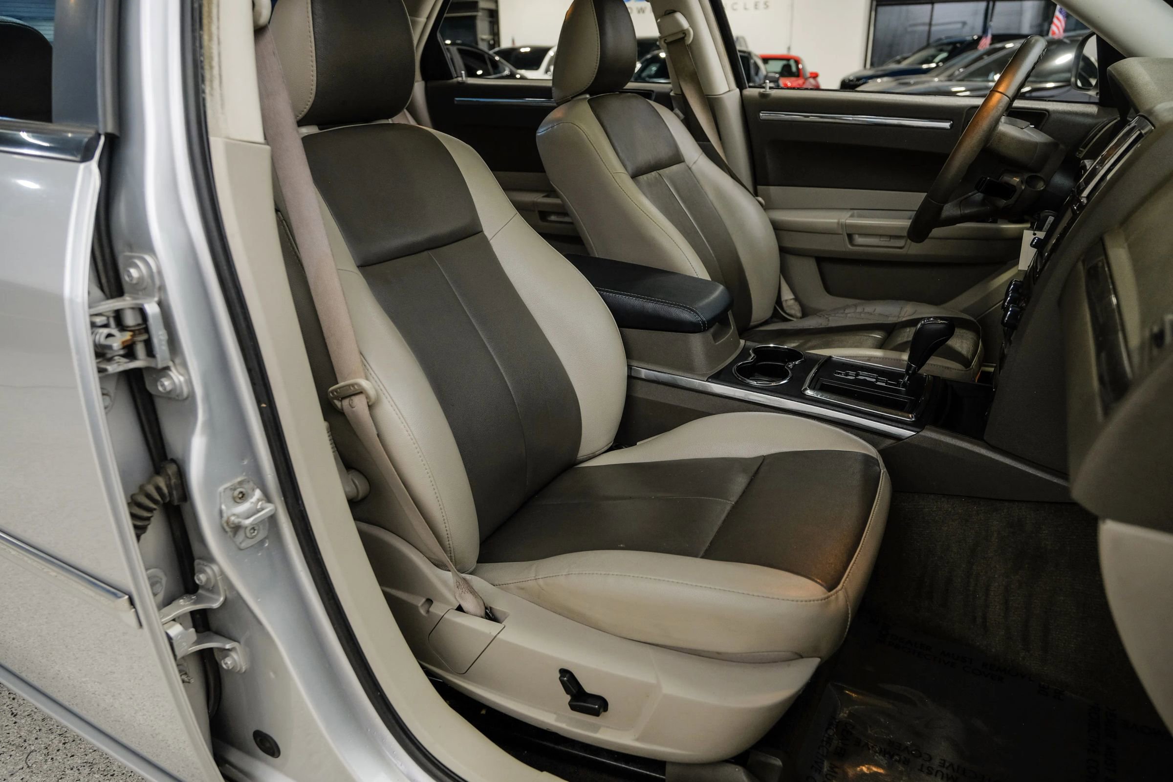 Used 2008 Chrysler 300 Touring image 36