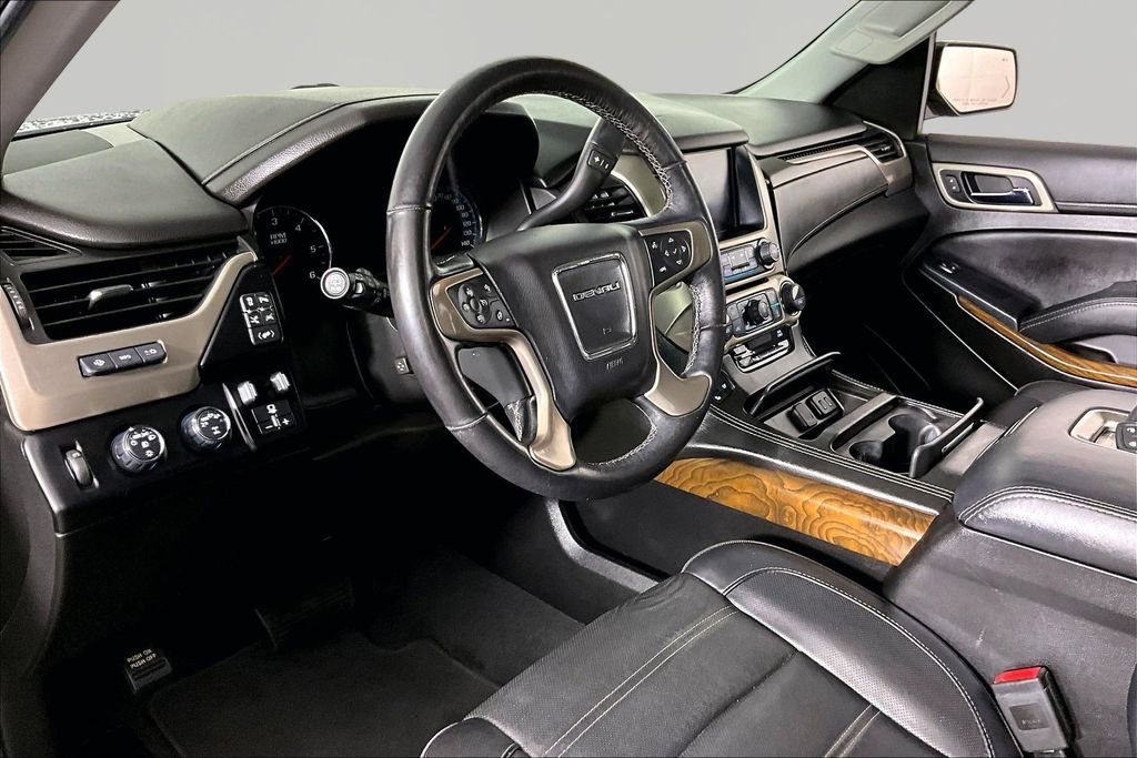 Certified 2019 GMC Yukon Denali w/ Denali Ultimate Package AWD/4WD image 16
