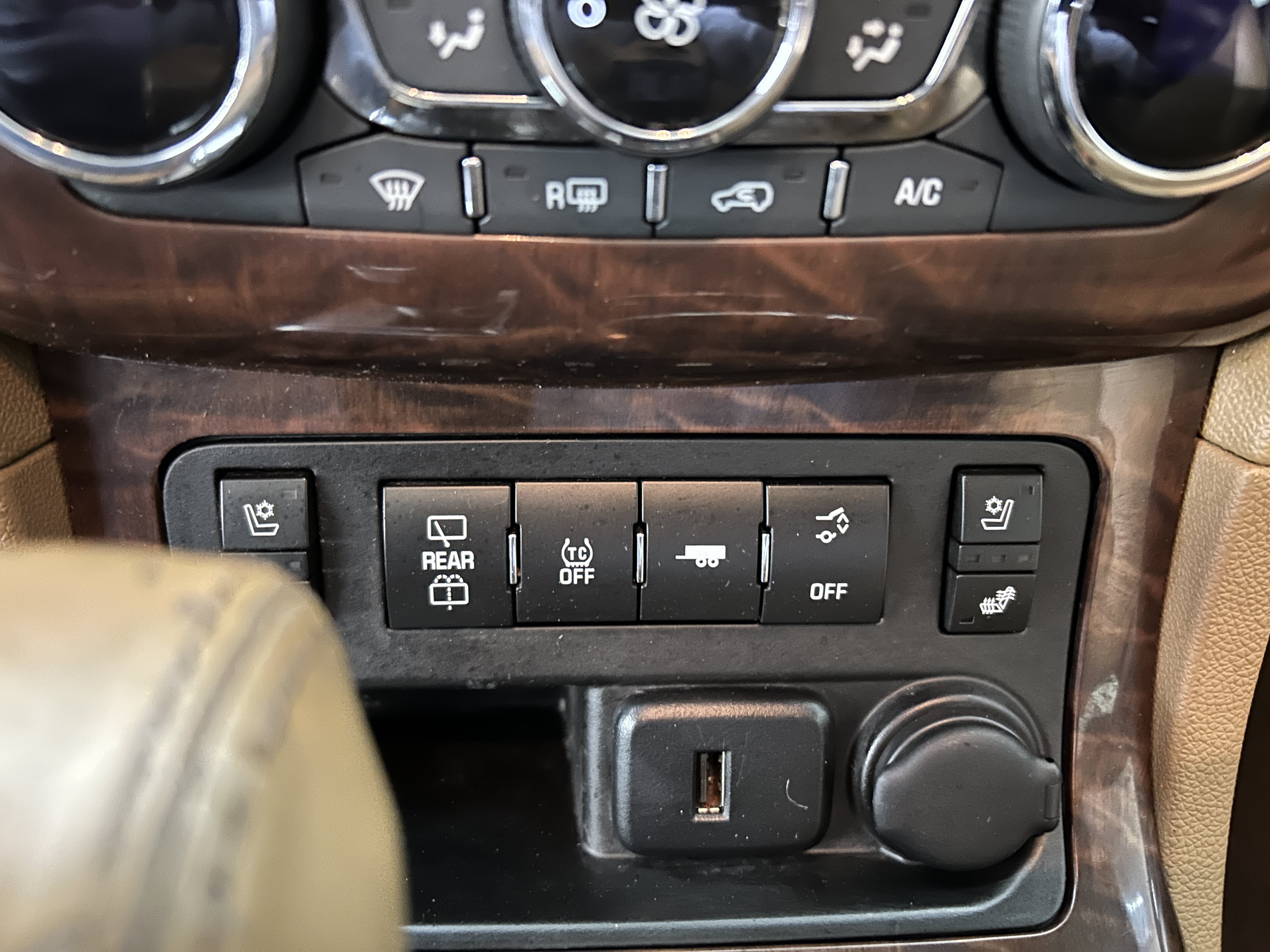 Used 2017 Buick Enclave Premium w/ Experience Buick Package AWD/4WD image 16