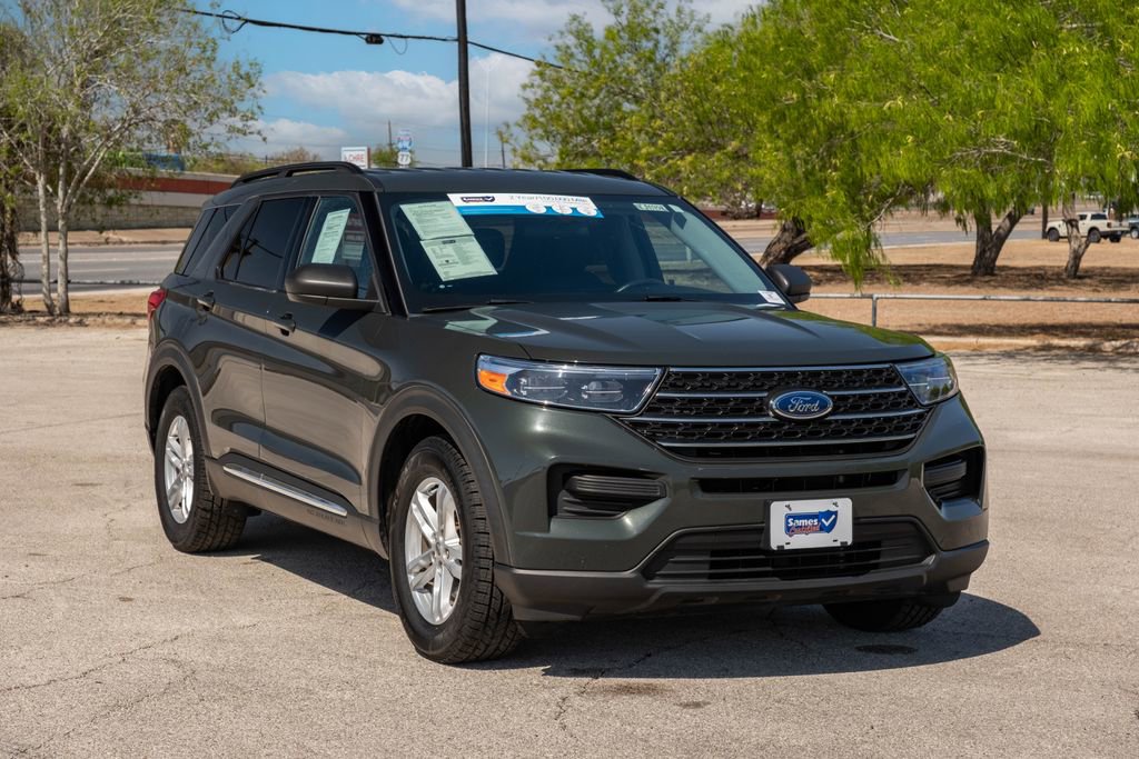 Used 2022 Ford Explorer XLT image 1