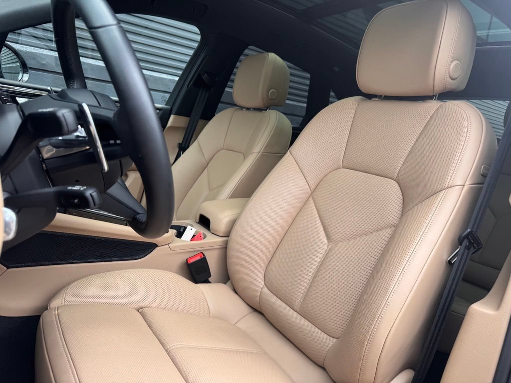 Certified 2026 Porsche Macan AWD/4WD image 5