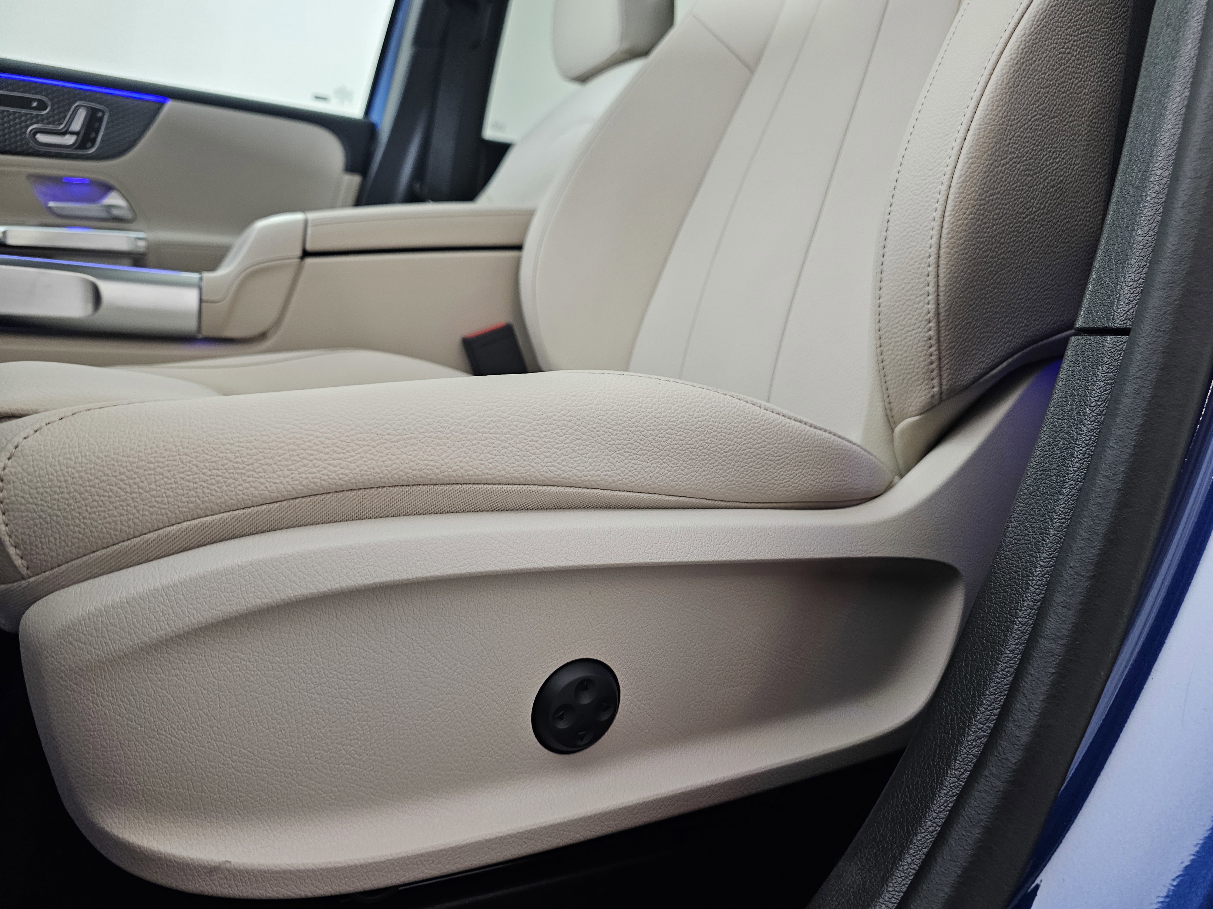 New 2026 Mercedes-Benz GLB 250 4MATIC image 11