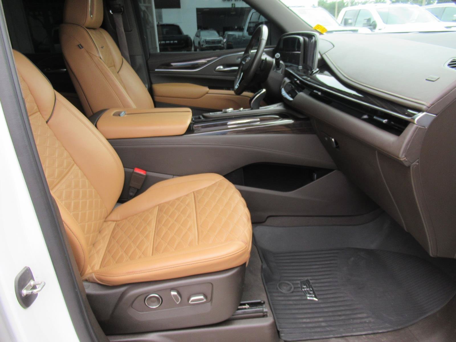 Used 2021 Cadillac Escalade Sport w/ LPO, ONYX Package AWD/4WD image 10