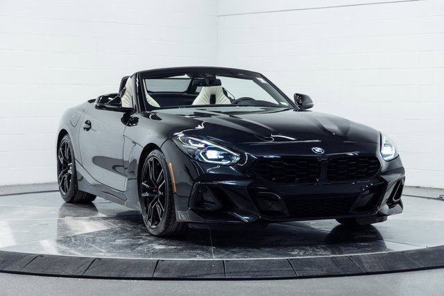 Used 2024 BMW Z4 M40i w/ Premium Package image 4