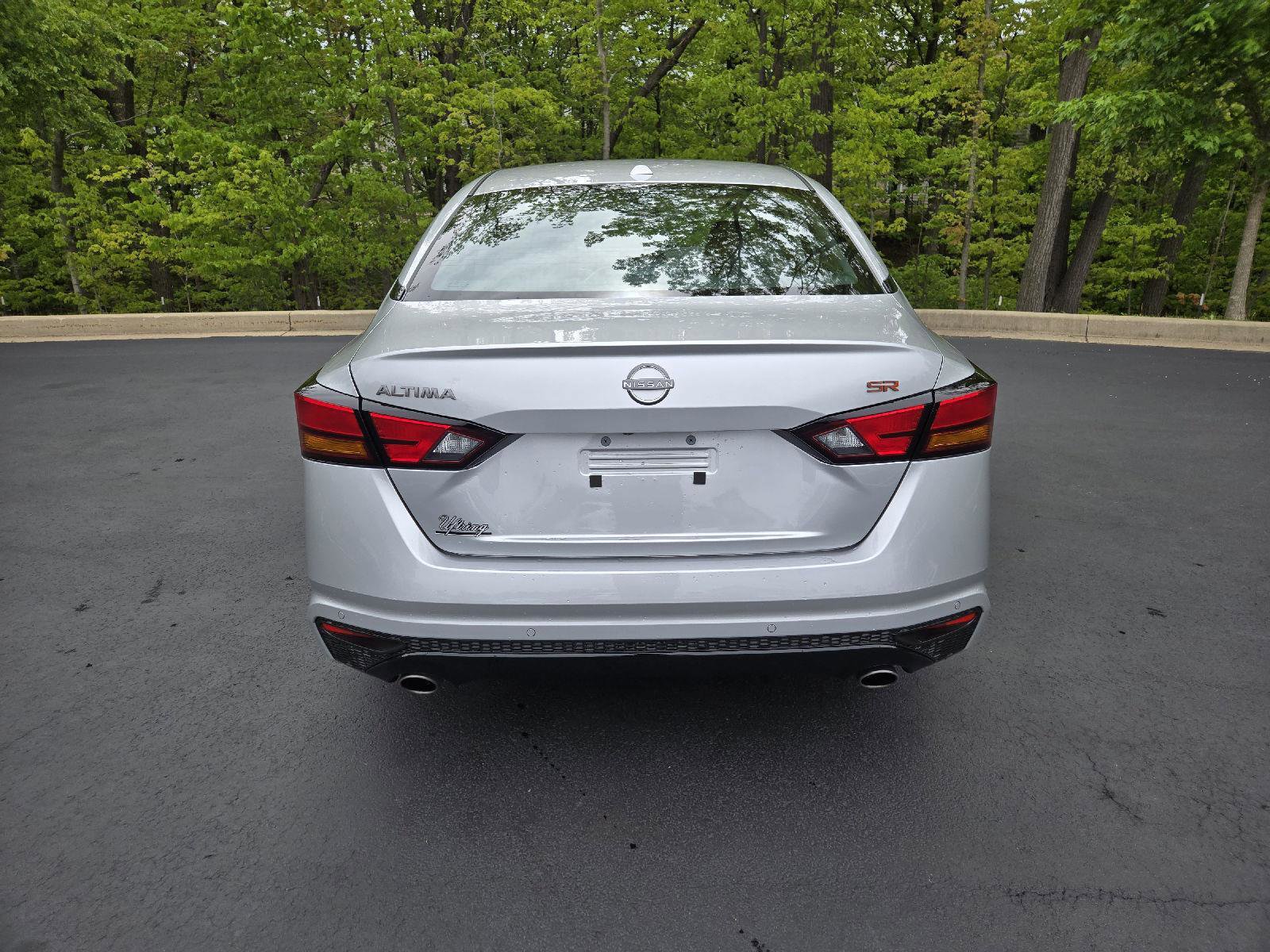 Used 2025 Nissan Altima 2.5 SR FWD image 8