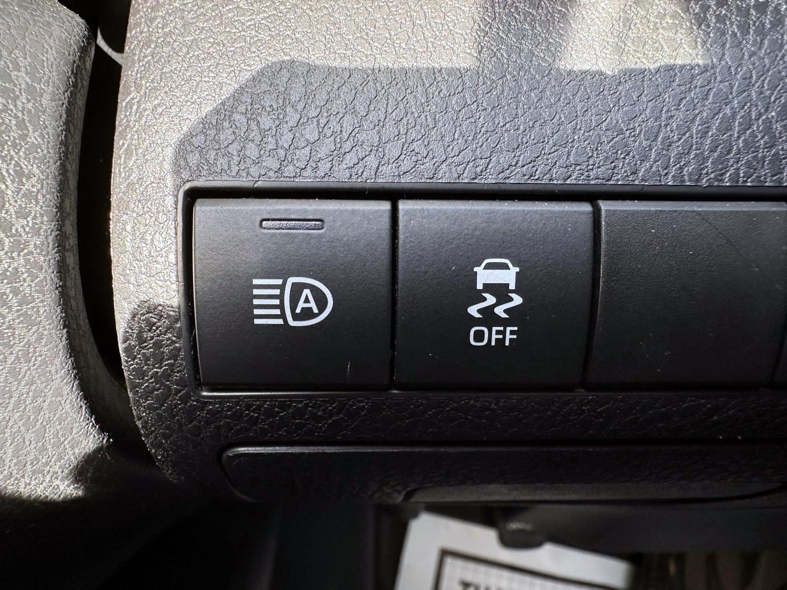 Used 2019 Toyota Camry SE FWD image 15