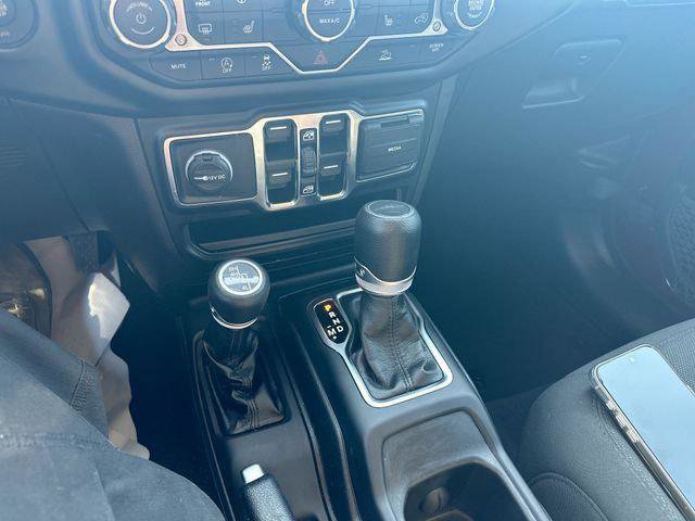 Certified 2022 Jeep Gladiator Sport AWD/4WD image 21