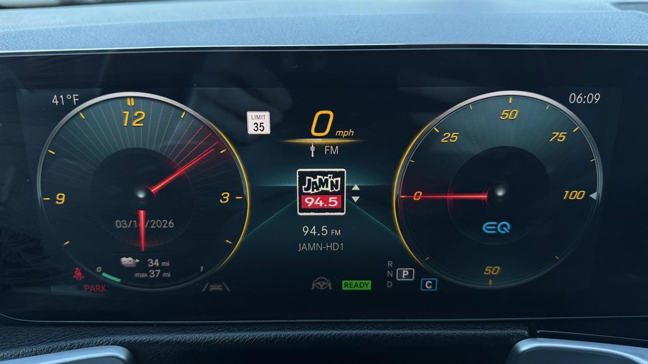 Used 2022 Mercedes-Benz EQB 300 4MATIC image 38