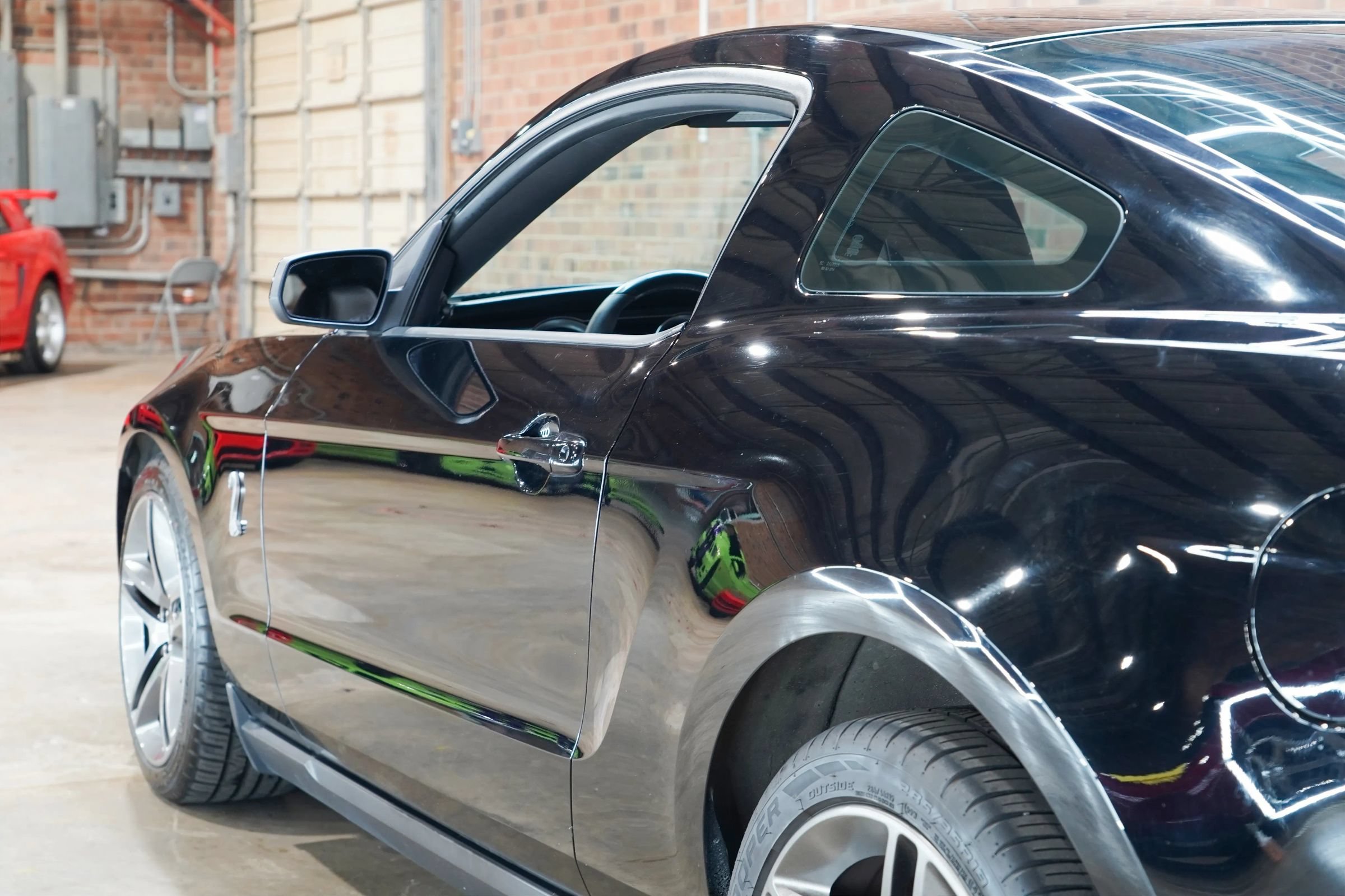 Used 2010 Ford Mustang Shelby GT500 RWD image 18