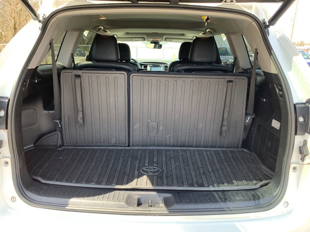 Used 2018 Toyota Highlander Limited image 19