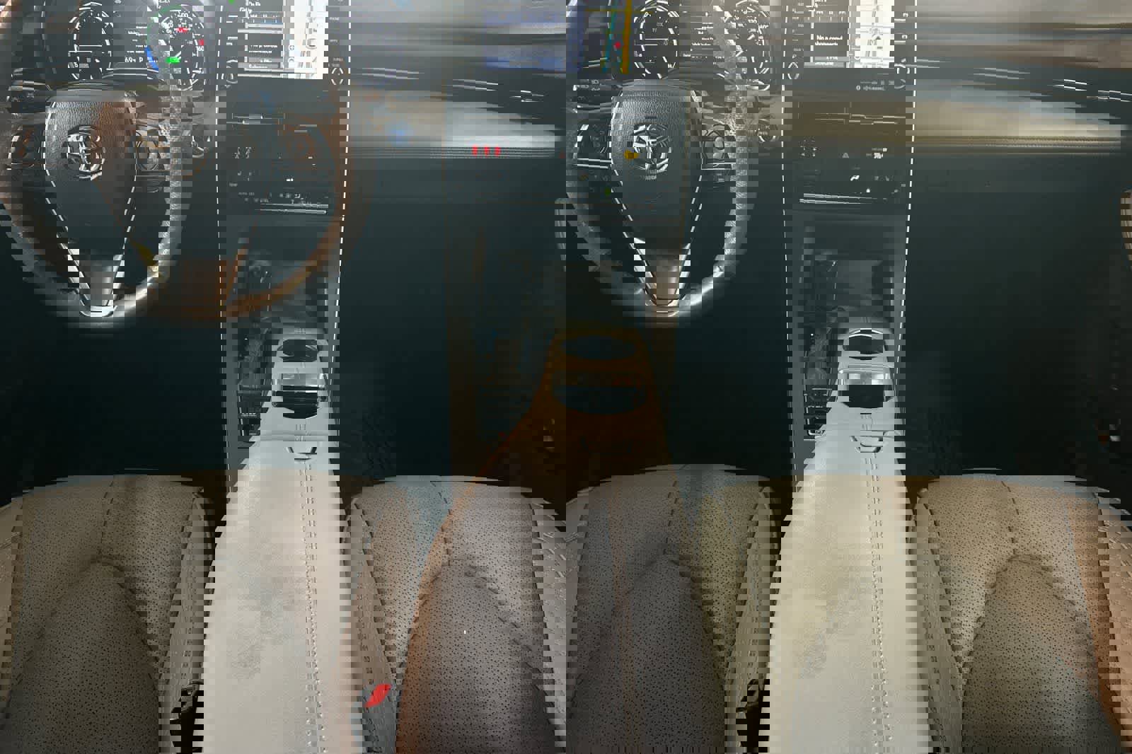 Used 2021 Toyota Avalon Limited w/ Advanced Safety Package FWD image 4