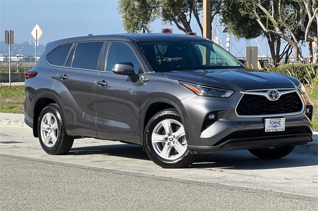 Used 2023 Toyota Highlander LE