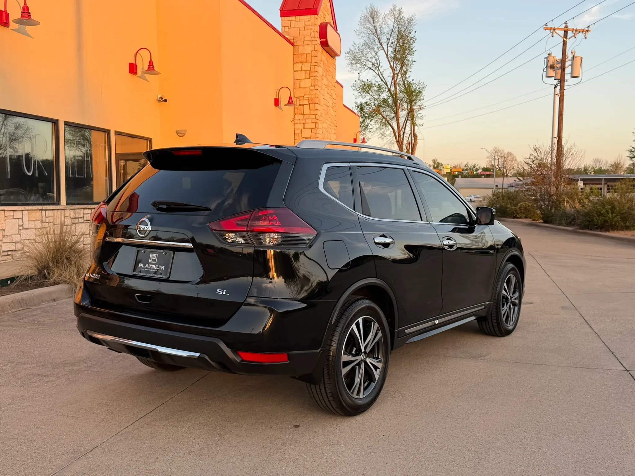 Used 2018 Nissan Rogue SL w/ Premium Package FWD image 5