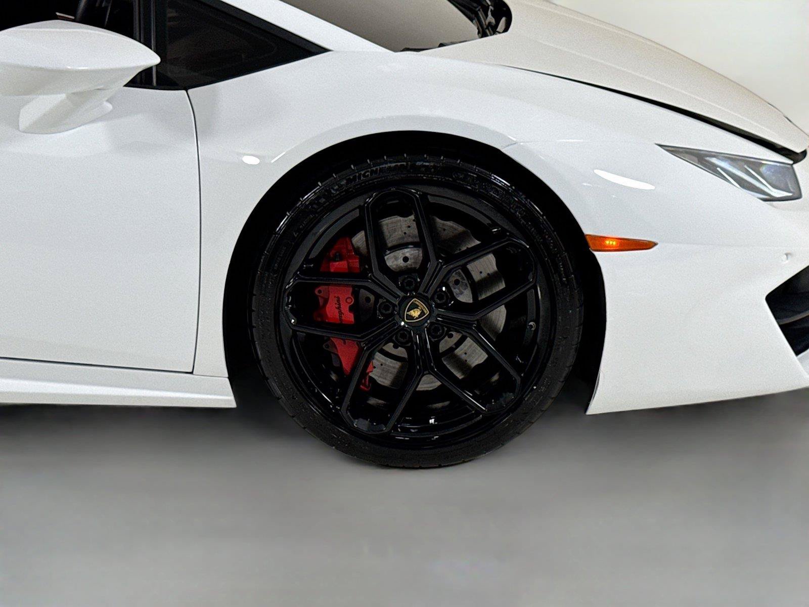 Used 2019 Lamborghini Huracan LP 580-2 RWD image 37