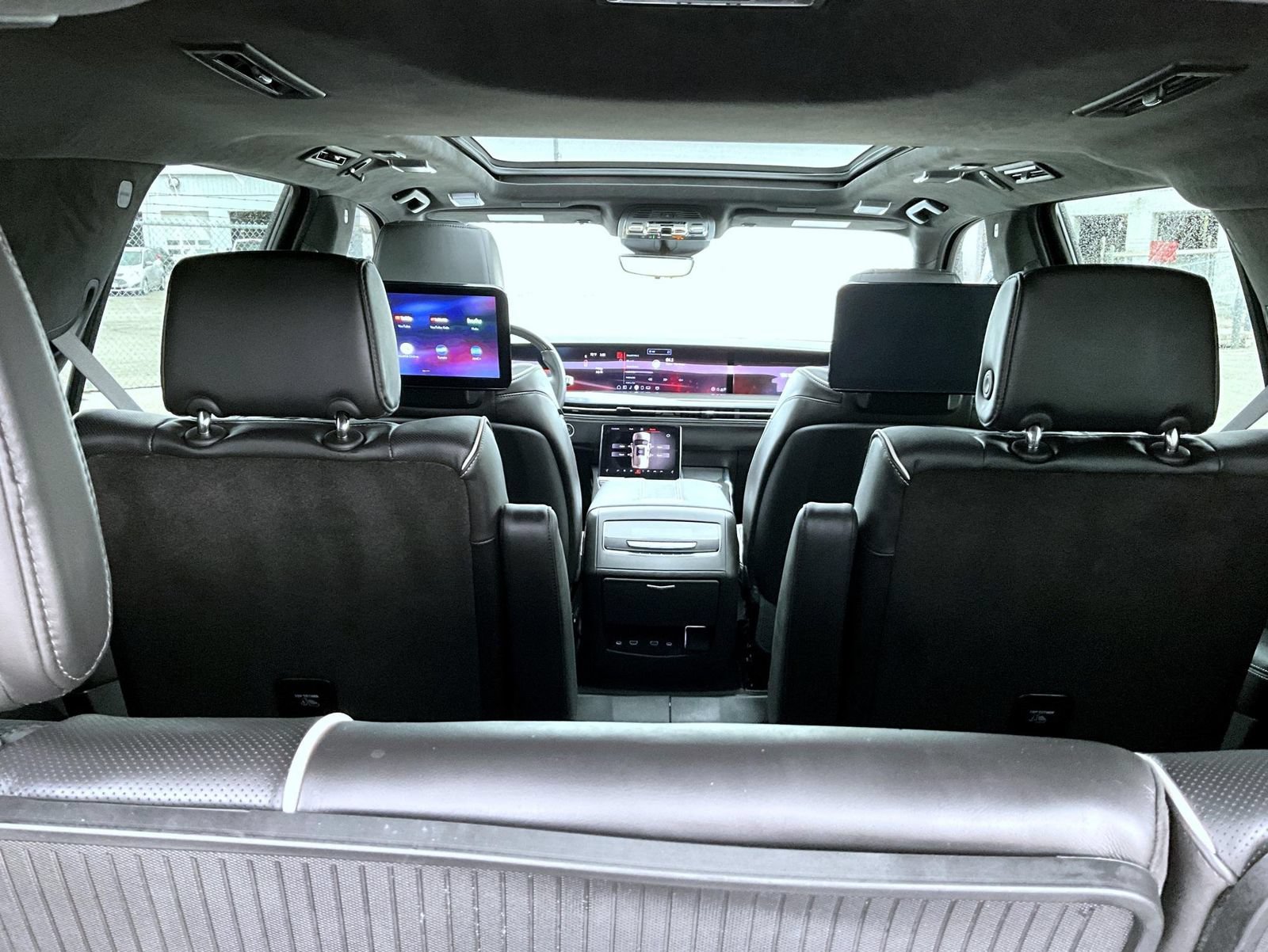 Certified 2025 Cadillac Escalade V w/ LPO, ONYX Package AWD/4WD image 24