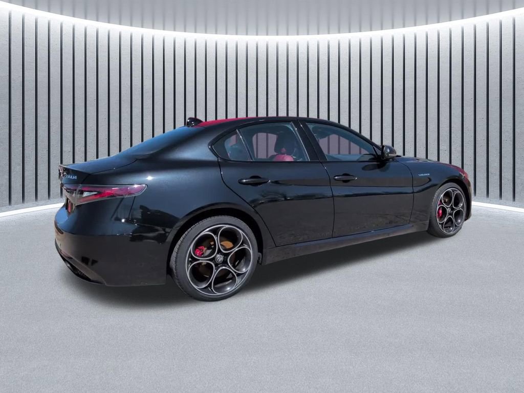 Used 2024 Alfa Romeo Giulia Veloce AWD/4WD image 6