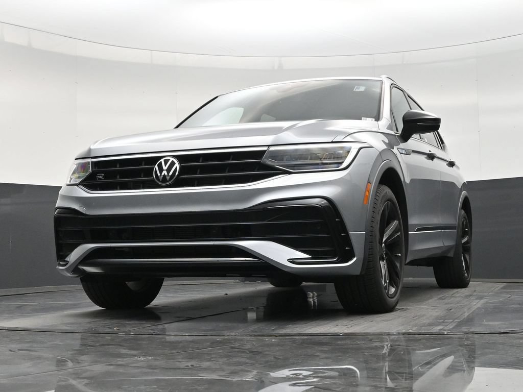 Used 2023 Volkswagen Tiguan SE R-Line FWD image 27