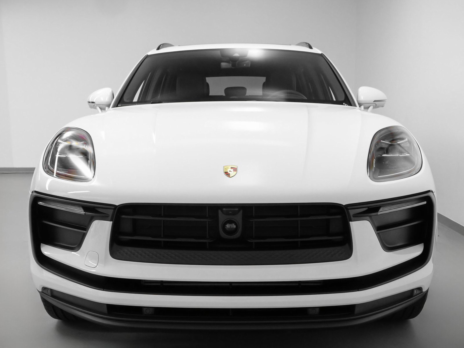 New 2025 Porsche Macan image 8