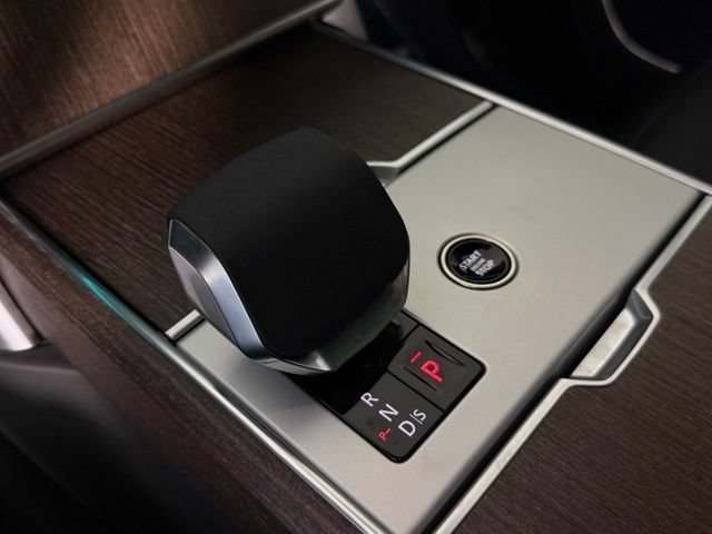 Used 2025 Land Rover Range Rover SE AWD/4WD image 18