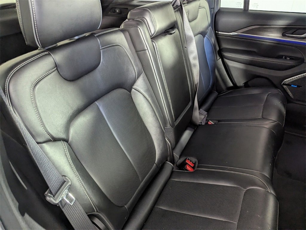 Used 2023 Jeep Grand Cherokee Overland image 31