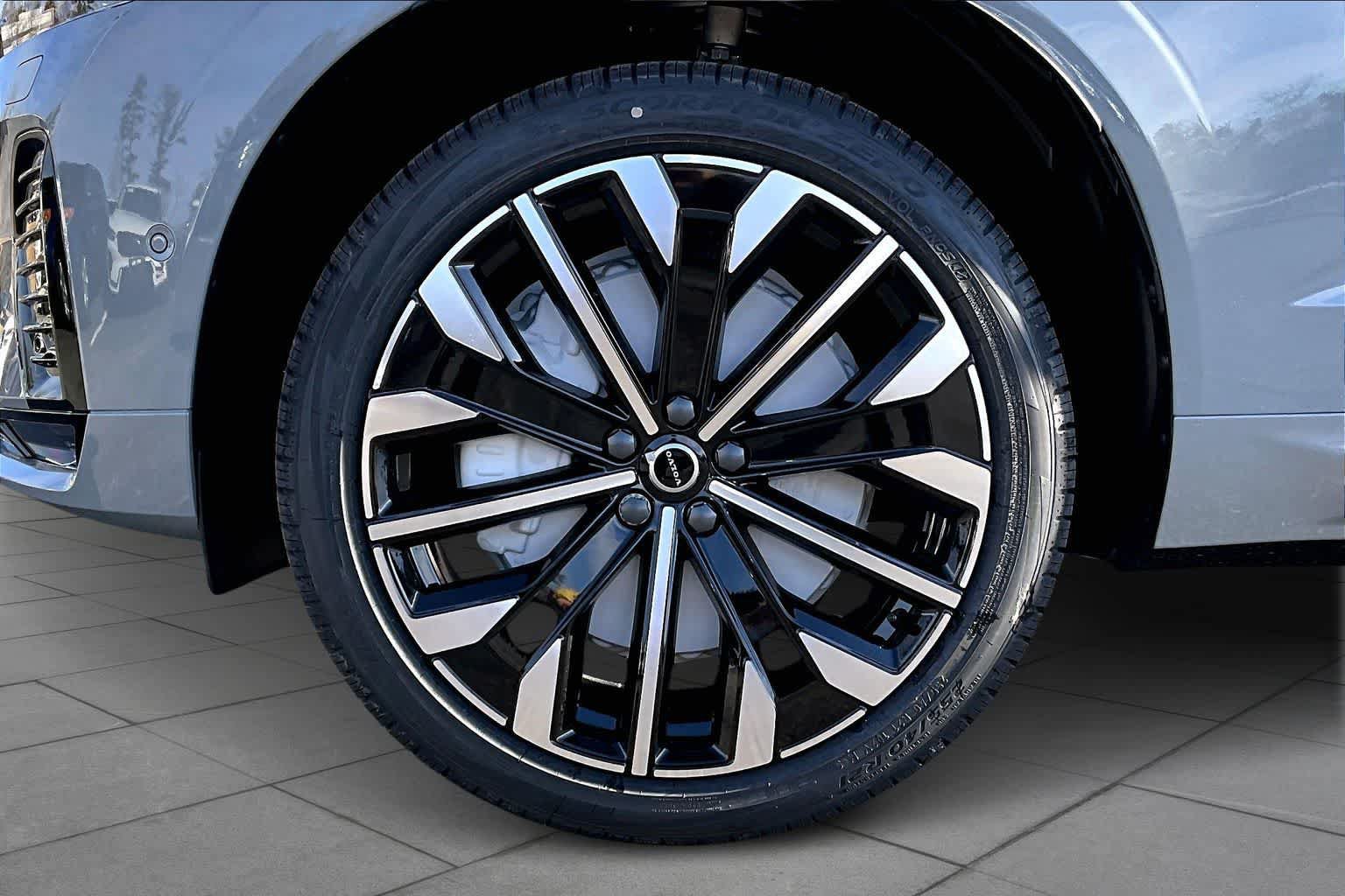 New 2026 Volvo XC60 B5 Ultra w/ Protection Package Premier AWD/4WD image 16