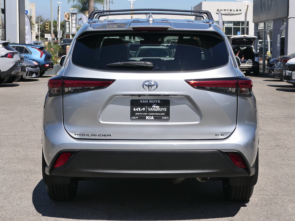 Used 2021 Toyota Highlander XLE FWD image 5