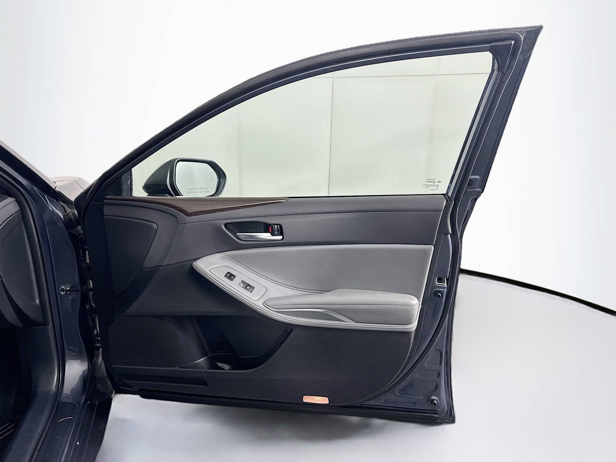 Used 2022 Toyota Avalon XLE image 30