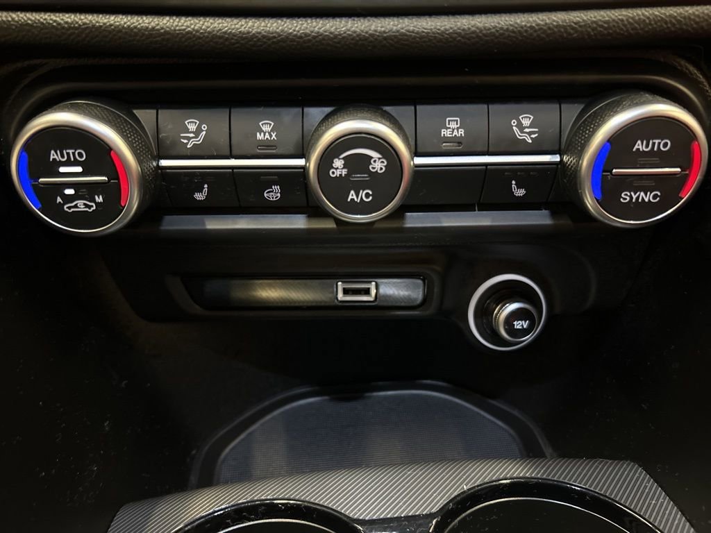 Used 2024 Alfa Romeo Giulia Veloce image 24
