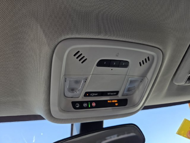 Used 2020 Chevrolet Traverse LT FWD image 34